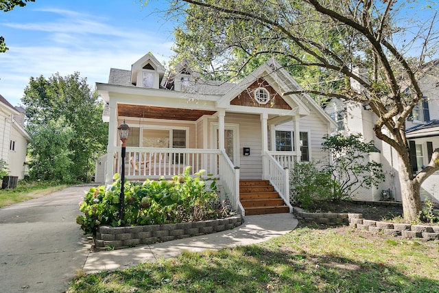 view of front facade with covered porch