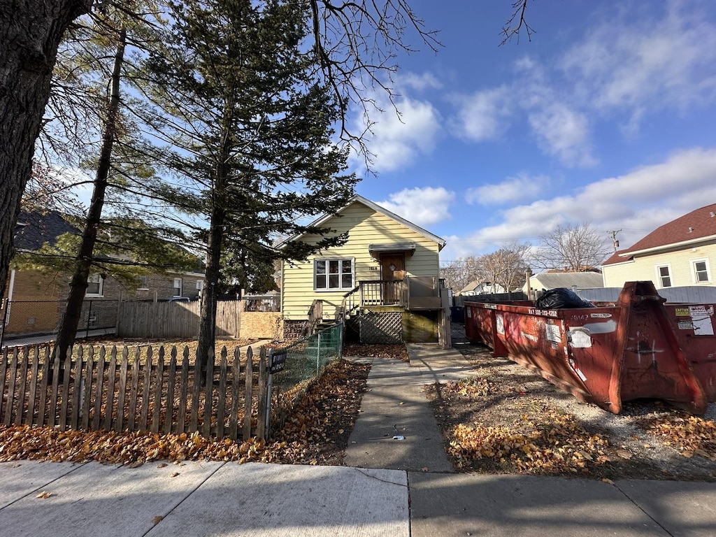 view of front of property