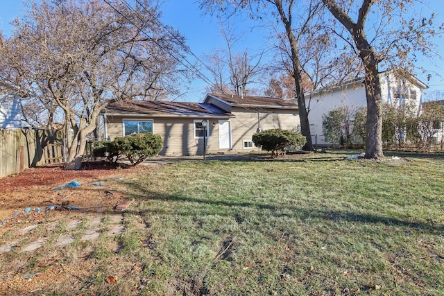 view of front of home featuring a front lawn