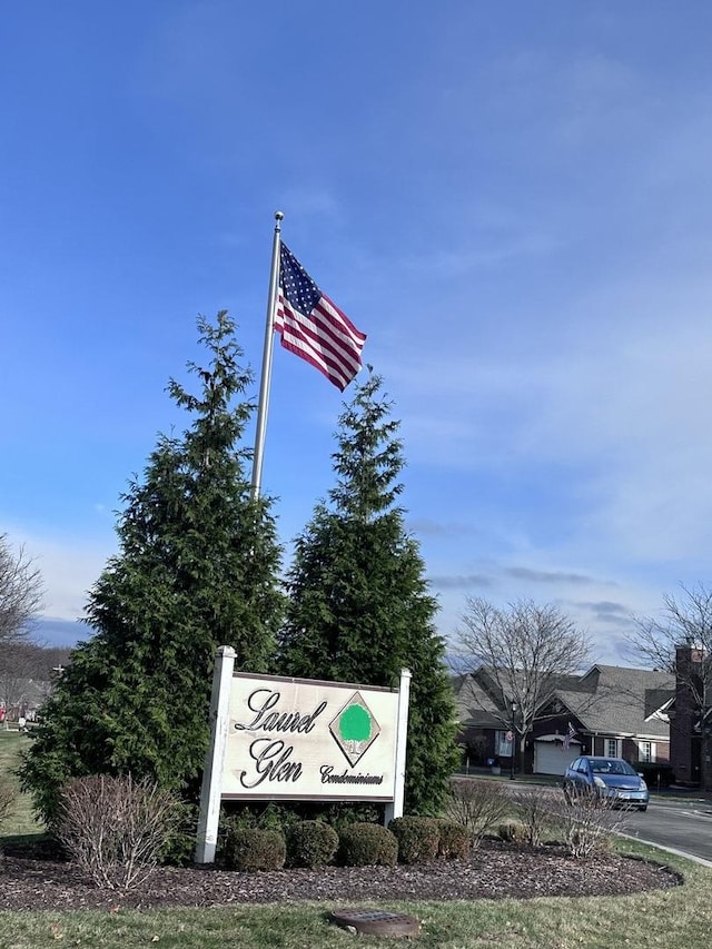 view of community / neighborhood sign