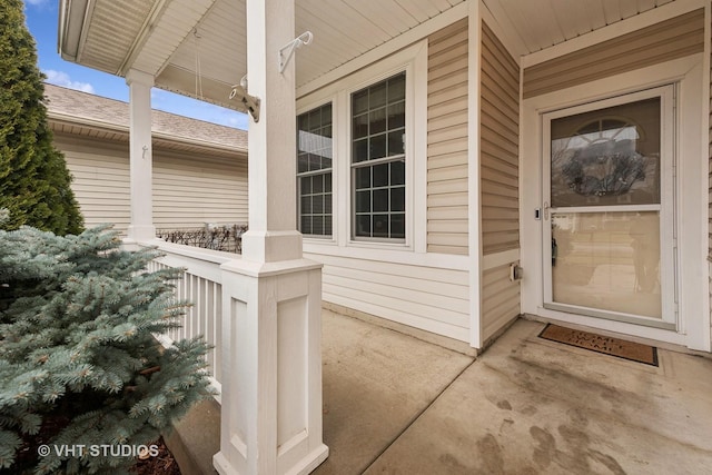 entrance to property featuring covered porch