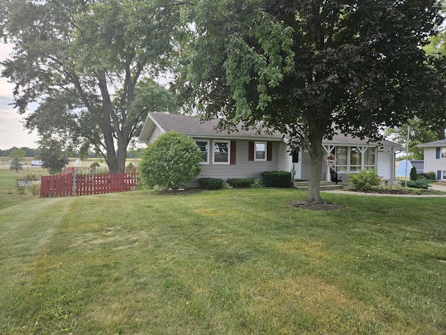 ranch-style house featuring a front lawn