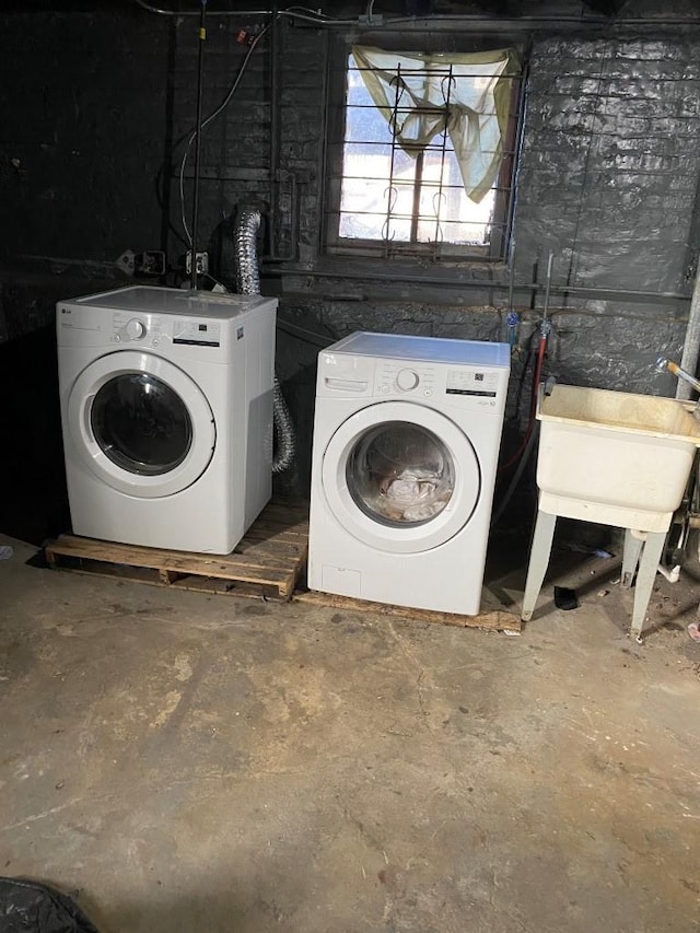 laundry room with sink and washer and dryer