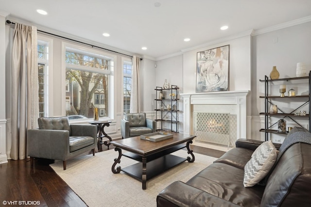 living room featuring hardwood / wood-style flooring and crown molding