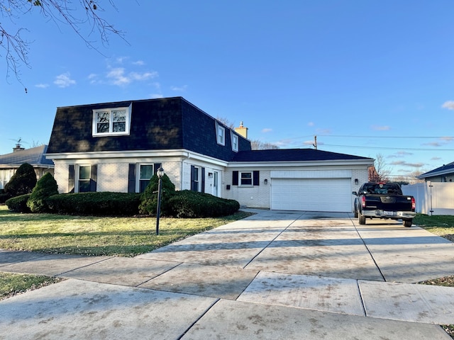 view of front of house featuring a front yard and a garage