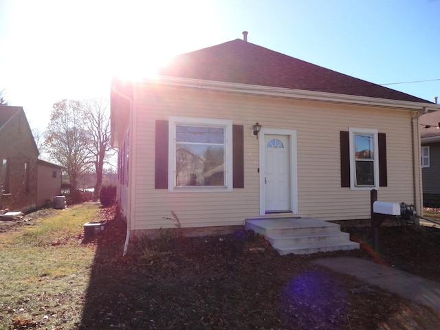 bungalow-style house featuring central AC