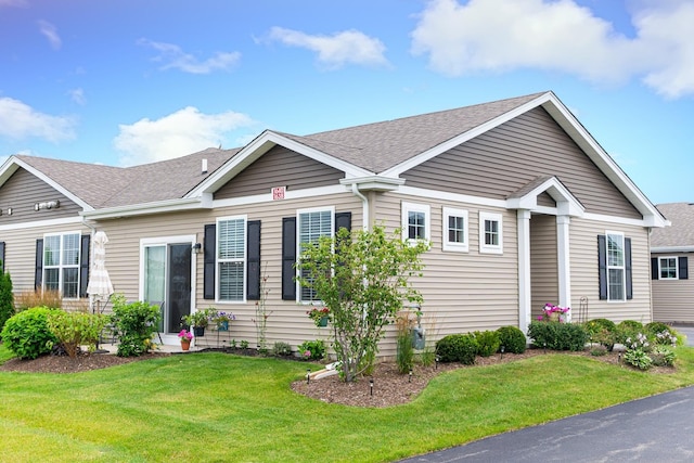 view of front of property with a front lawn