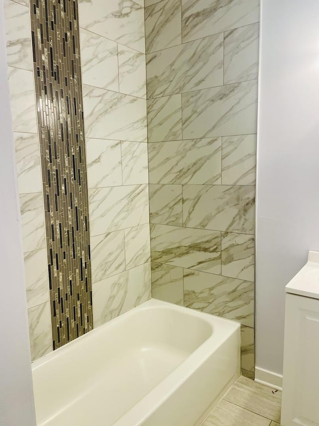 bathroom with tiled shower / bath combo