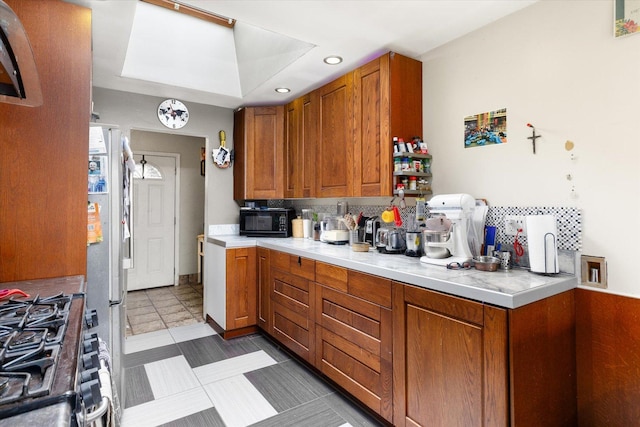 kitchen with decorative backsplash and stainless steel appliances