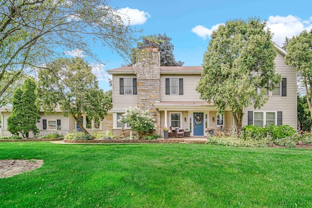 view of front of house featuring a front lawn