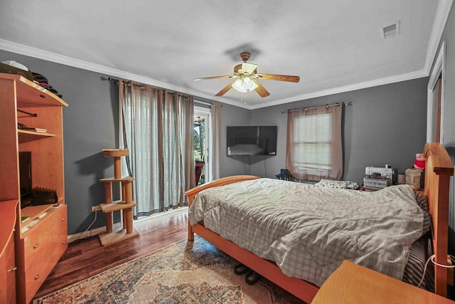 bedroom featuring dark hardwood / wood-style floors, ceiling fan, and crown molding