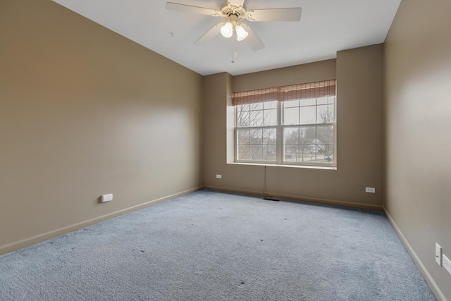 carpeted empty room featuring ceiling fan