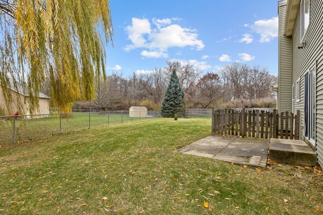 view of yard with a patio