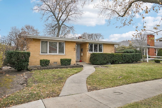 view of front of property featuring a front yard