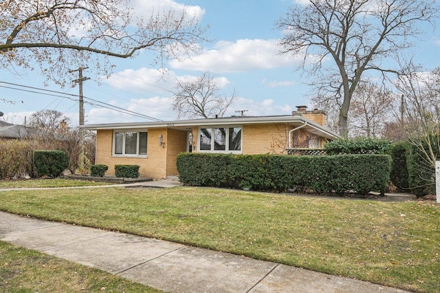 view of front of property with a front yard