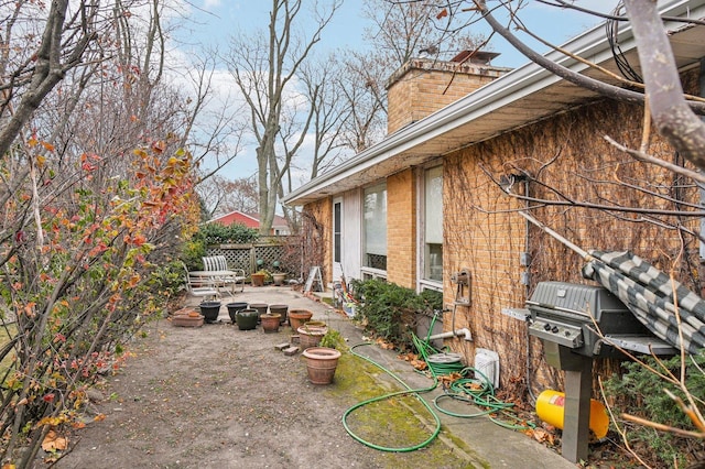 view of front of house featuring a front yard