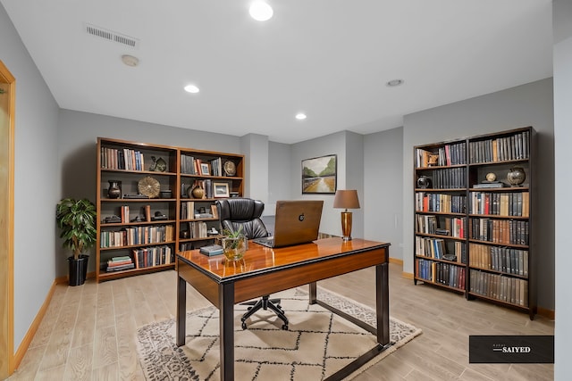 home office featuring light wood-style floors, recessed lighting, visible vents, and baseboards