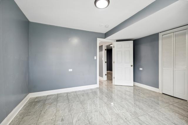 unfurnished bedroom featuring a closet