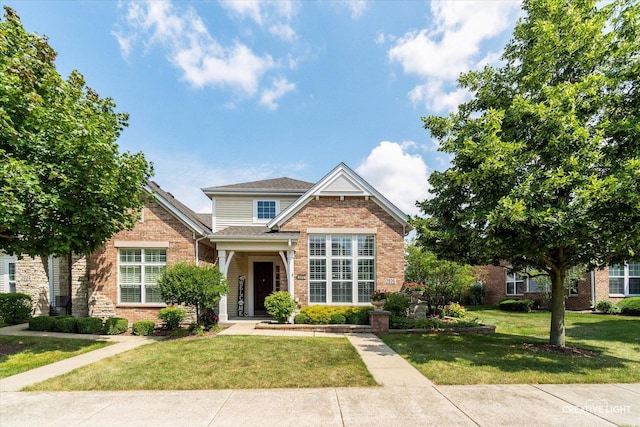 view of front of property featuring a front yard