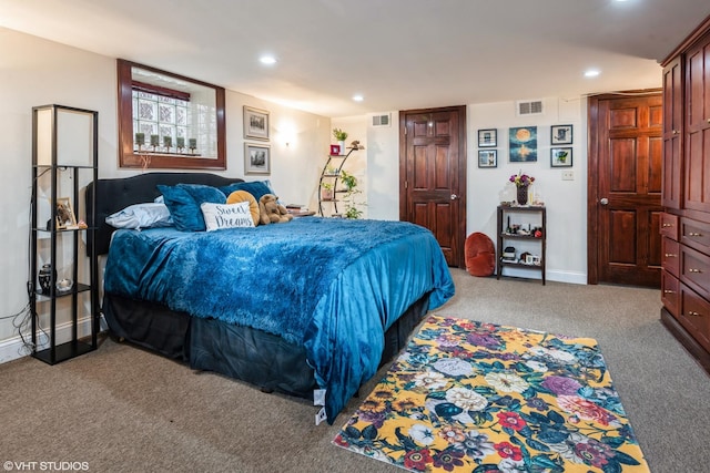 view of carpeted bedroom