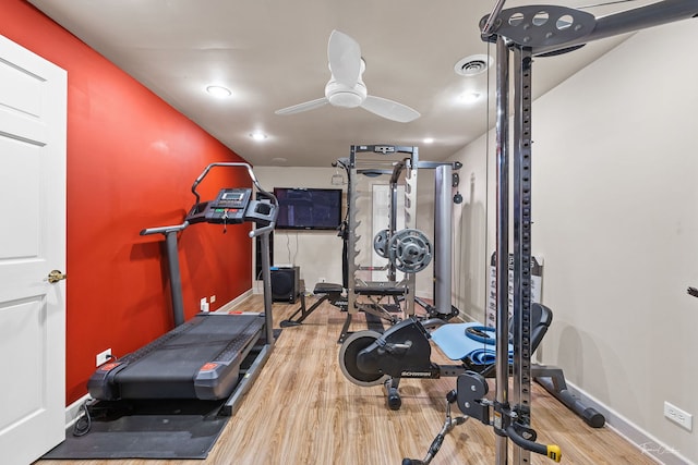 exercise area featuring visible vents, baseboards, recessed lighting, a ceiling fan, and wood finished floors