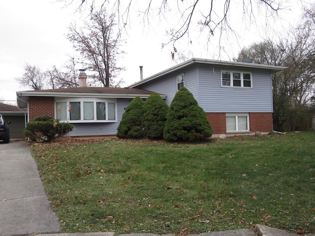 view of front of house with a front lawn