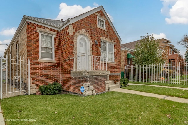 view of front of property with a front yard