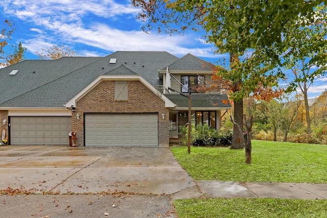 view of front facade with a front lawn