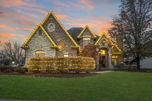 view of front of home featuring a yard