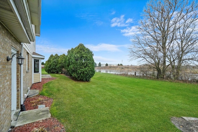 view of yard featuring a water view