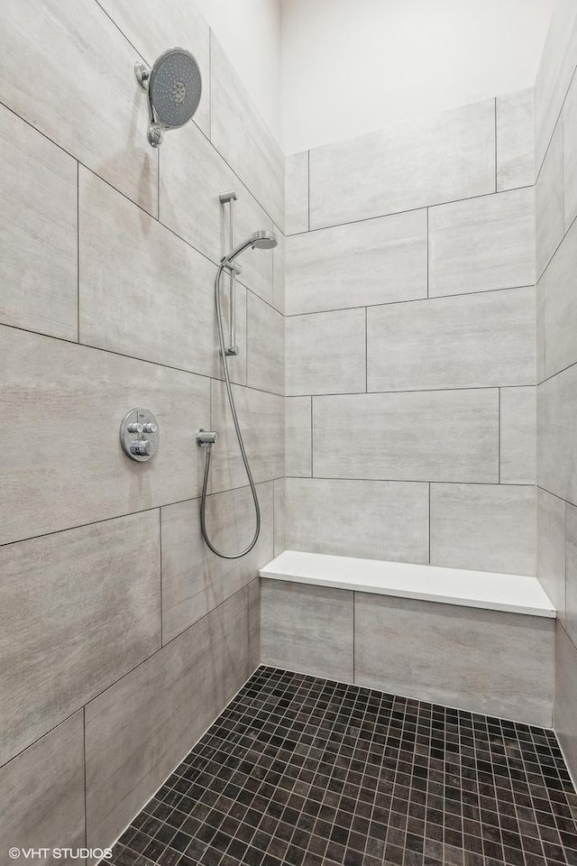 bathroom featuring a tile shower