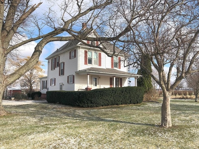 view of front of house featuring a front yard