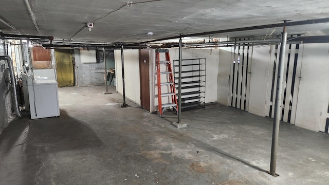 basement featuring washer / dryer