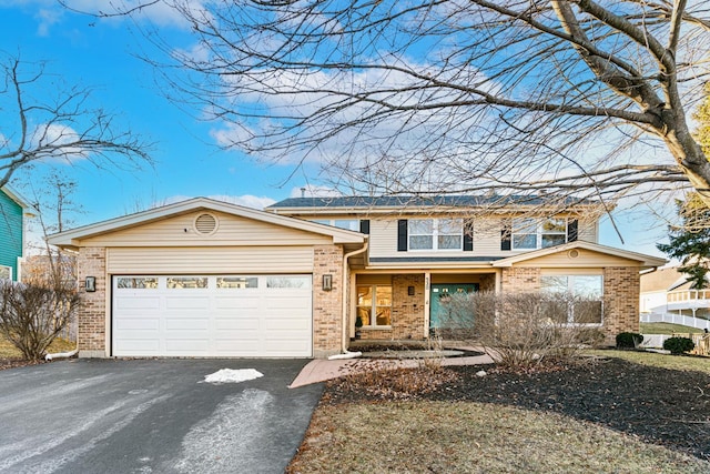 view of front property featuring a garage