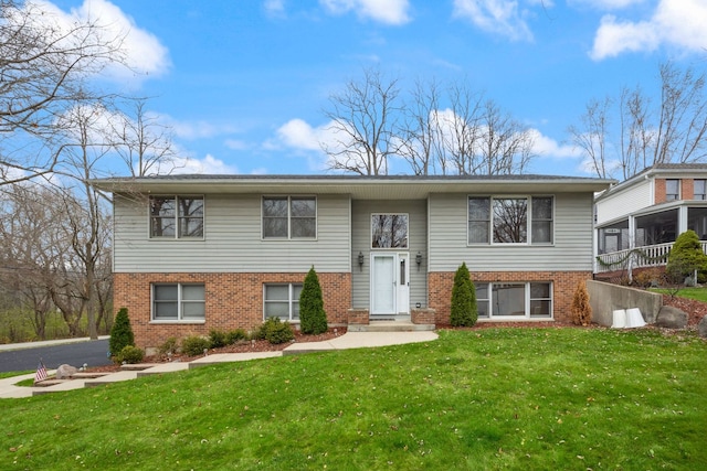 727 Old Hunt Rd, Fox River Grove, IL 60021 - split foyer home featuring a front yard and brick siding