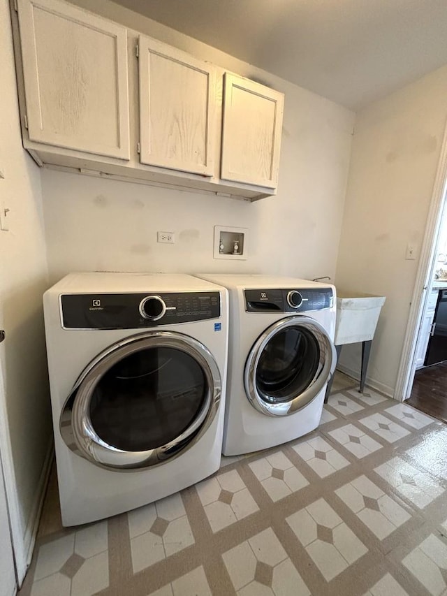 laundry room featuring cabinets and independent washer and dryer