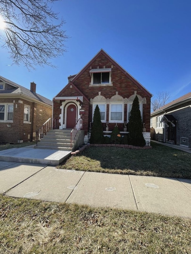 view of front facade featuring a front yard