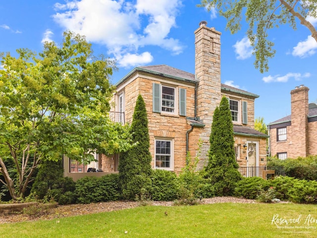 1163 S Poplar Ave, Kankakee, IL 60901 - view of side of home featuring a yard