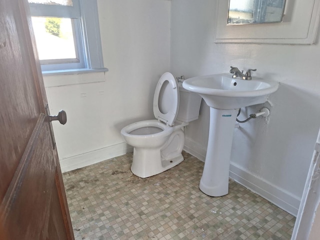 bathroom featuring toilet