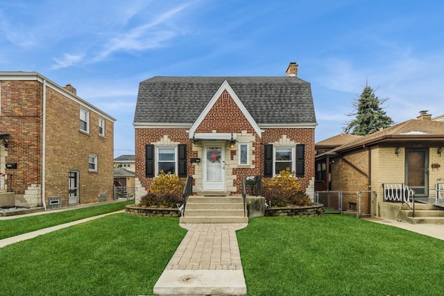 view of front of property with a front yard