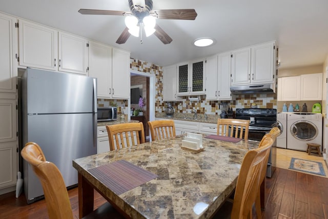 dining space featuring washer and clothes dryer, dark hardwood / wood-style floors, and ceiling fan