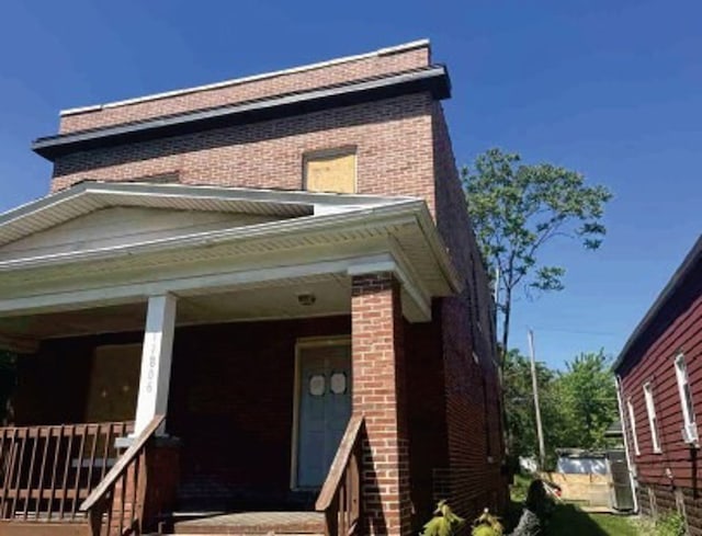 view of front of house featuring a porch