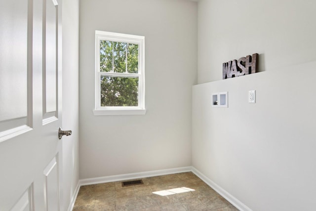 329 N Aspen Dr, Cortland, IL 60112 - laundry area featuring washer hookup and baseboards