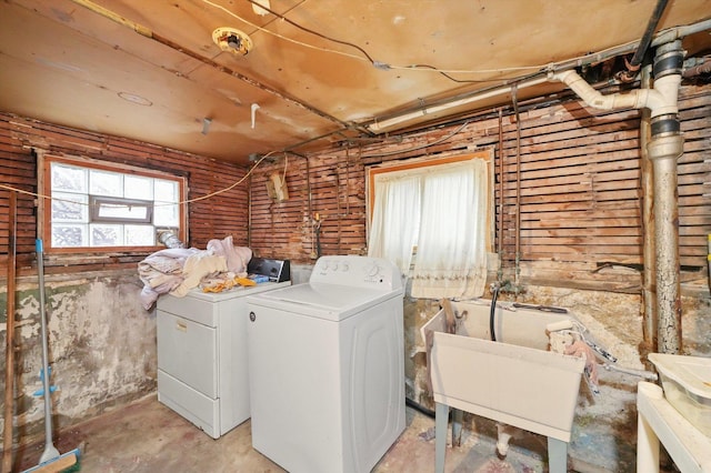 laundry room featuring washer and clothes dryer, a healthy amount of sunlight, and sink