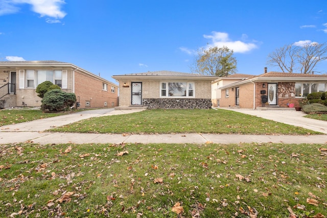 single story home featuring a front lawn