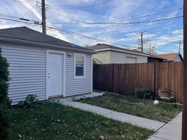 view of outdoor structure featuring a yard