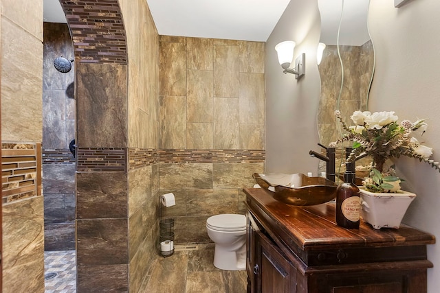 5N259 Wilton Croft Rd, Saint Charles, IL 60175 - bathroom featuring walk in shower, toilet, and vanity