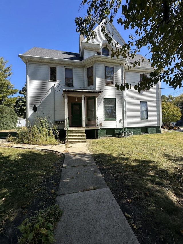 view of front facade featuring a front yard and a porch