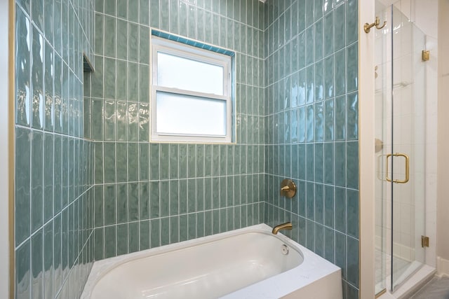 bathroom with enclosed tub / shower combo