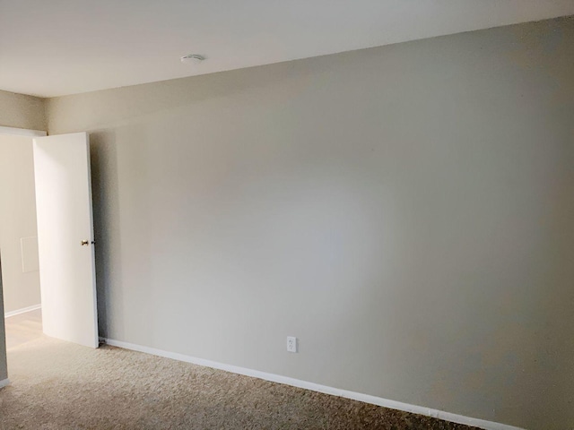 unfurnished room with carpet